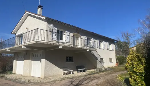 JOLIE MAISON AU CALME PROCHE DES COMMODITES 