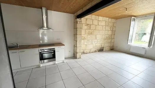 FARGUES SAINT HILAIRE: Maison en pierre de plain-pied 