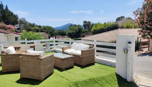 Chalet dans un domaine avec piscine 