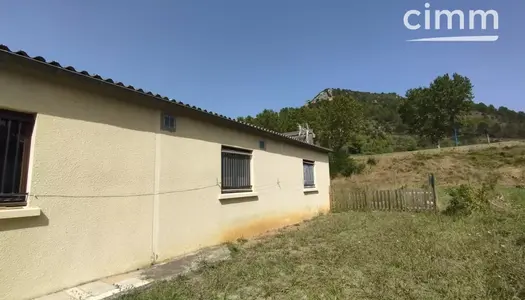 Local, entrepôt,  sur terrain de 582m² 