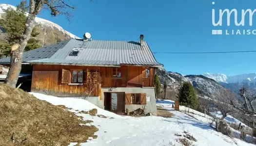 Maison traditionnelle de village (vue Aiguilles d'Arves) 