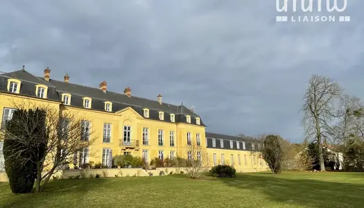 Calme et verdure pour ce T2 dans château d'Hanneucourt 