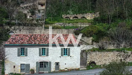  MAISON DE VILLAGE AVEC PARKING, TERRASSE ET  JARDIN 