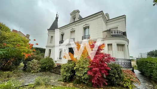 VENTE : maison T8 (422 m²) à LA VARENNE ST HILAIRE 