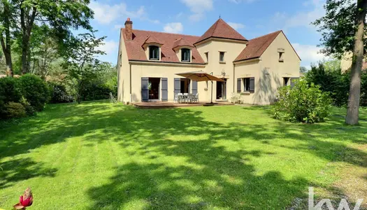 Maison familiale de 8P à FEUCHEROLLES SAINTE-GEMME 