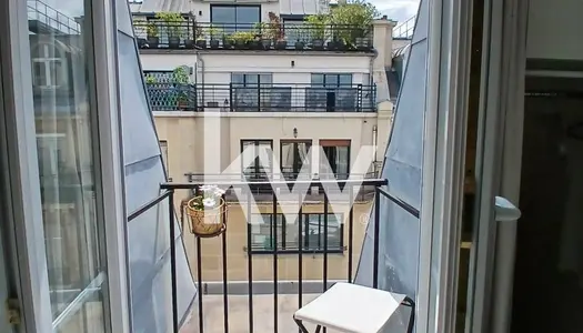 Triangle d'Or Studio avec Balcon a deux pas de l' Arc de Triomph 