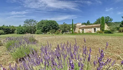 Maison F8 (240 m²) à vendre à GORDES 7600 m² de terrain 