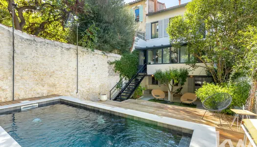  Marseille 7 - Maison de 199 m² avec piscine 