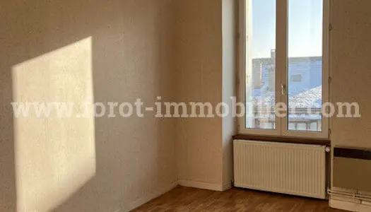 Location Appartement 45 m² à Saint-Agrève 405 € CC /mois