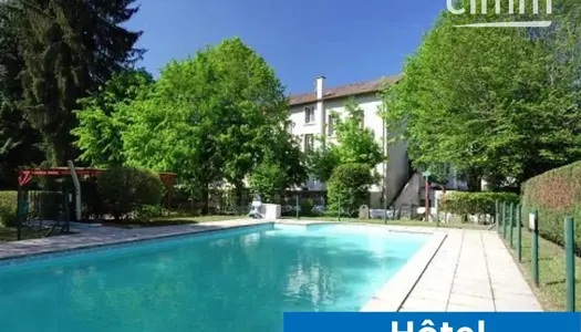 Vente Hôtel particulier 450 m² à Vertolaye 316 000 €