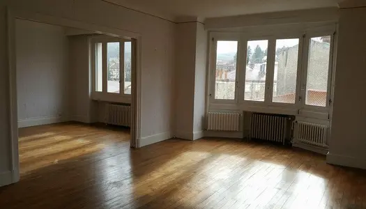 Location Appartement 80 m² à Saint-Julien-Molin-Molette 460 € CC /mois