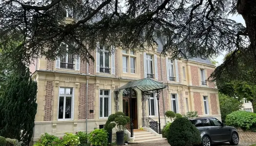 Location Maison 1000 m² à Croissy-sur-Seine 35 000 € CC /mois
