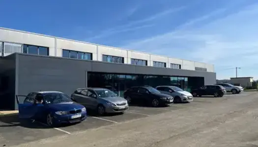 Bâtiment d'activités d'environ 2 100 m² à vendre au Nord-ouest de Tours 