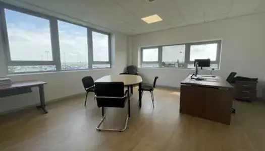 Bureaux de 356 m2 environ à proximité immédiate de l'aéroport 