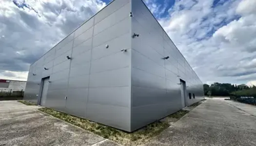 A LOUER - Entrepôt indépendant 2 144 m² et terrain de 6 113 m² 