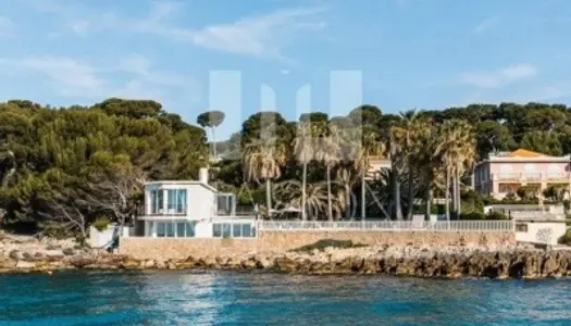 Luxury beach house 