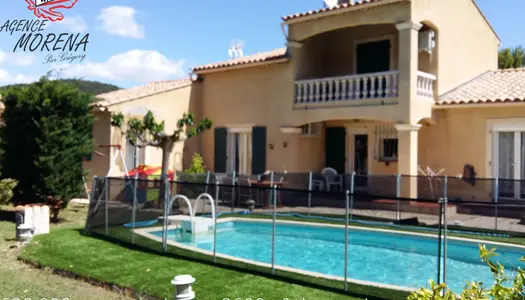 Villa T5 + annexes + garage + piscine 