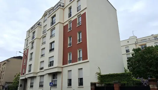 À Vitry-Sur-Seine, appartement dernier étage avec balcon 