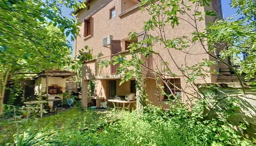 Maison individuelle 157m2  sur terrain de 679m2  A RENOVER   