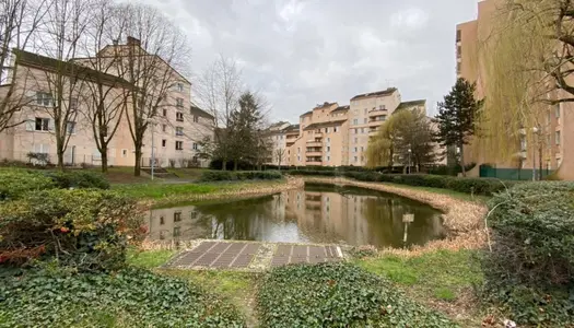 F3 avec balcon et parking à 2 min du RER A 