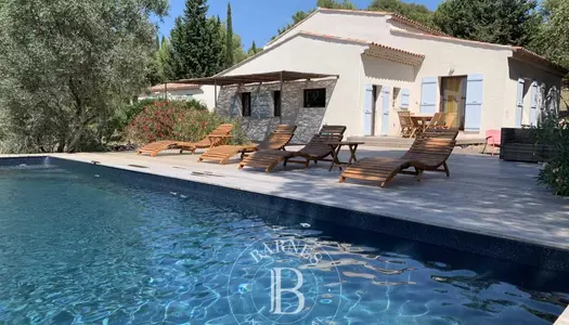 Le Beausset, villa de charme, 210 m², piscine, terrain 7600 m² entouré de vignes