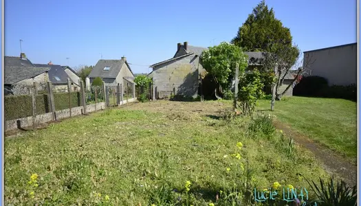 Très bien située entre Laval, Mayenne et Ernée, venez découvrir cette maison de bourg entièreme