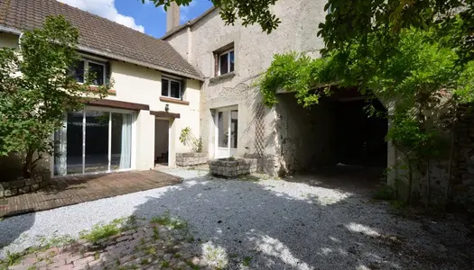 A vendre maison de 185 m² avec jardin et dépendance