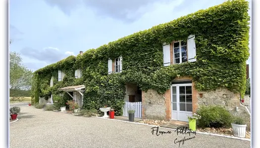 A vendre ancienne ferme équestre rénovée -gîte P10 250 m² - Terrain de 11 000 m² proche de 