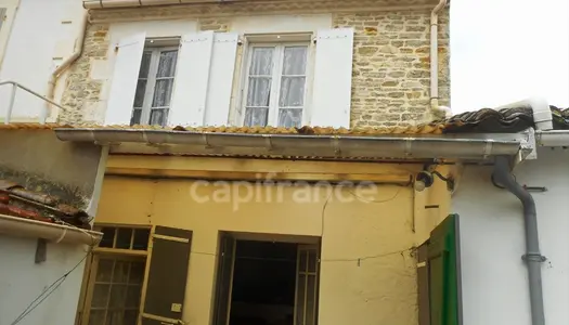 Dpt Charente Maritime (17), Ile d'Oléron, à vendre LA BREE LES BAINS maison P4, cour 