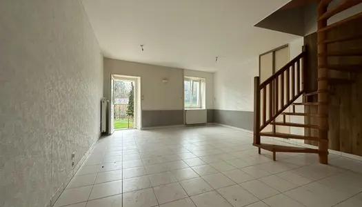 Saint-Lô, proche des commerces, maison mitoyenne de 55 m² avec une cour !!! 