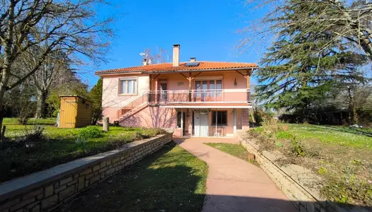 Dpt Charente (16), à vendre MONTJEAN maison P9  - Terrain de 3 705,00 m² 