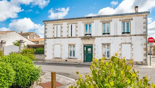 Dpt Charente Maritime (17), à vendre proche de LA ROCHELLE maison P6 de 190 m² - Terrain de 685,00 