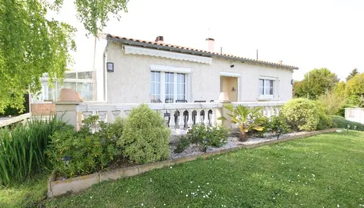 Dpt Charente Maritime (17), à vendre proche de TONNAY BOUTONNE maison P6 de 194 m² - Terrain de 4 