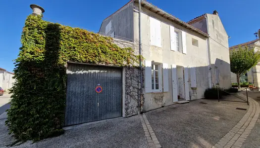 Dpt Charente Maritime (17), à vendre TONNAY BOUTONNE maison P5 avec garage 