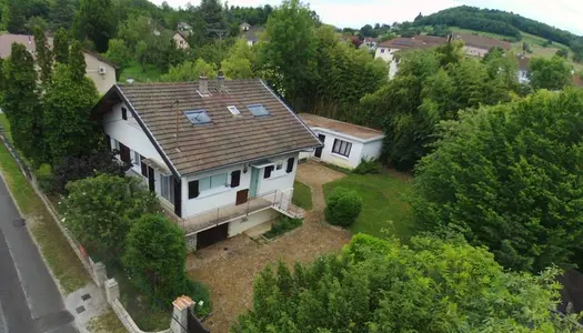 Dpt Jura (39), à vendre  maison P9  - Terrain de 733,00 m² 