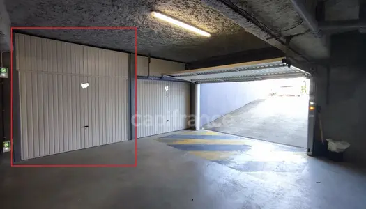 Dpt Ain (01), à vendre SAINT GENIS POUILLY Garage fermé de 16m² 