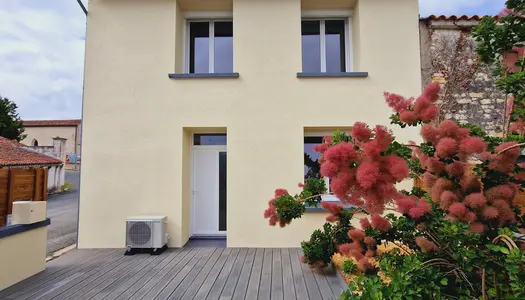 Dpt Charente Maritime (17), à vendre proche TONNAY BOUTONNE maison P4 de 121 m² - Terrain de 