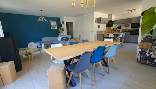 Ensemble maison de plain-pied rénovée et logement indépendan 