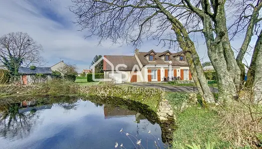 Maison familiale 4 chambres avec spacieux terrain et mare de 1950m² environ