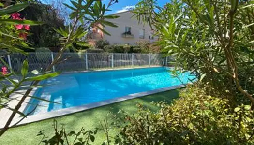 T2 avec jardin, parking privé et piscine 
