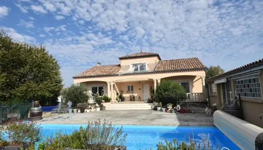 Villa avec piscine et jardin