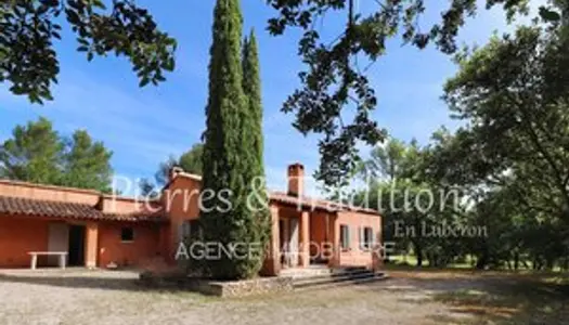 Luberon, Roussillon maison avec terrain de 5000 m² et piscine 