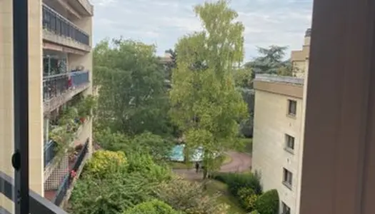 Appartement au calme à proximité de Paris 