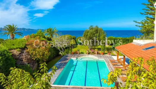 Location : Villa de luxe avec piscine et vue mer, plage à pieds 