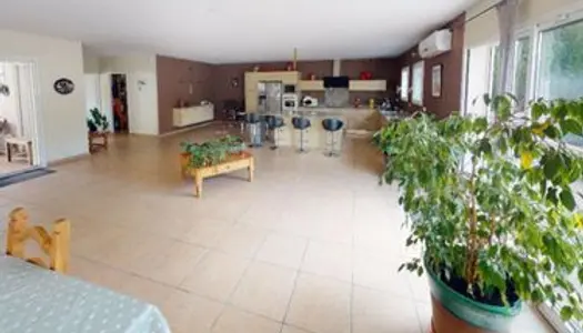 Villa 7 pièces 310 m²