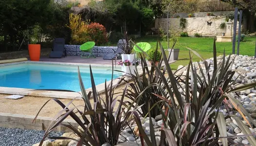 Dpt Vaucluse (84), à vendre LAURIS terrain à bâtir de 400 m2 avec piscine 