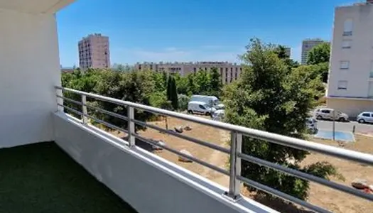 Appartement type 3 avec grande terrasse 