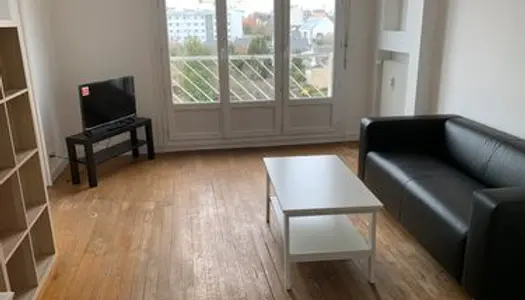 Appartement 65 m² metro Clémenceau 
