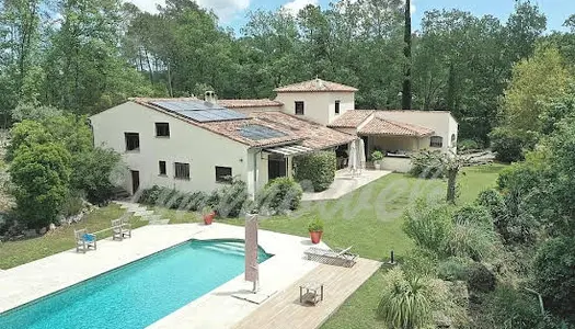 Villa 8 pièces 235 m²