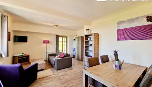 FERRASSIÈRES - Drôme - Bel appartement meublé avec balcon, piscine, jacuzzi, sauna et tennis. 